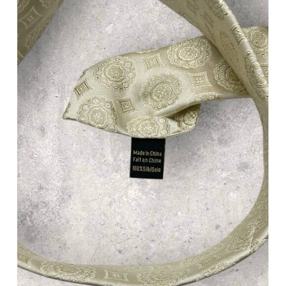 DONALD J. TRUMP Silk Tie Beige Geometric W:4" EUC - Picture 3 of 5